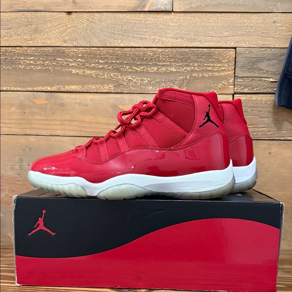 Air Jordan 11 retro Jordan Red High-Top Sneakers with White Accents